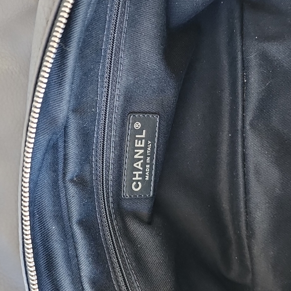 TRADED Chanel Easy Jumbo Flap in Lambskin - Picture 5 of 11